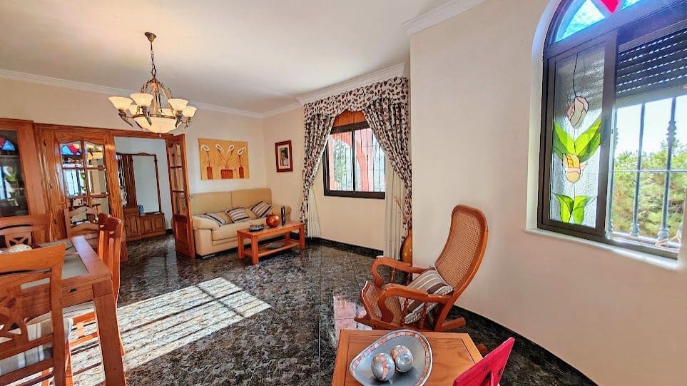 3 soverom Villa til salgs i Caleta de Velez med garasje - € 429 000 (Ref: 8565799)