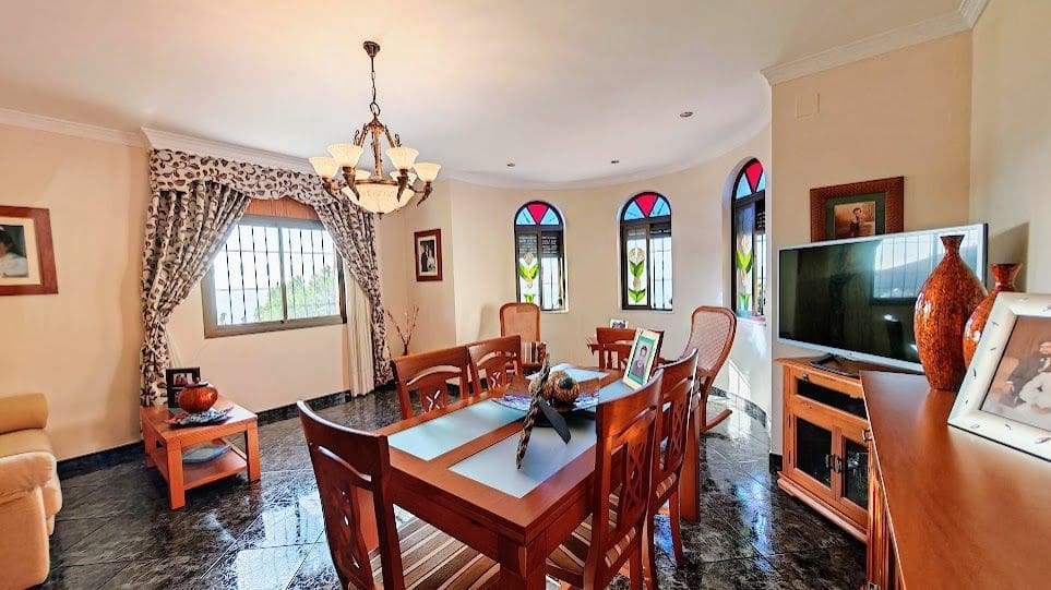 3 soverom Villa til salgs i Caleta de Velez med garasje - € 429 000 (Ref: 8565799)