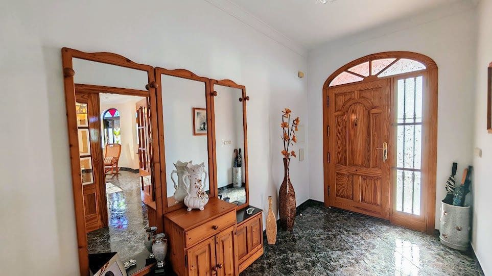 3 soverom Villa til salgs i Caleta de Velez med garasje - € 429 000 (Ref: 8565799)