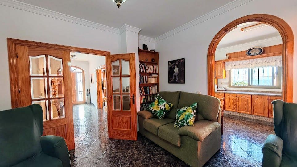 3 soverom Villa til salgs i Caleta de Velez med garasje - € 429 000 (Ref: 8565799)