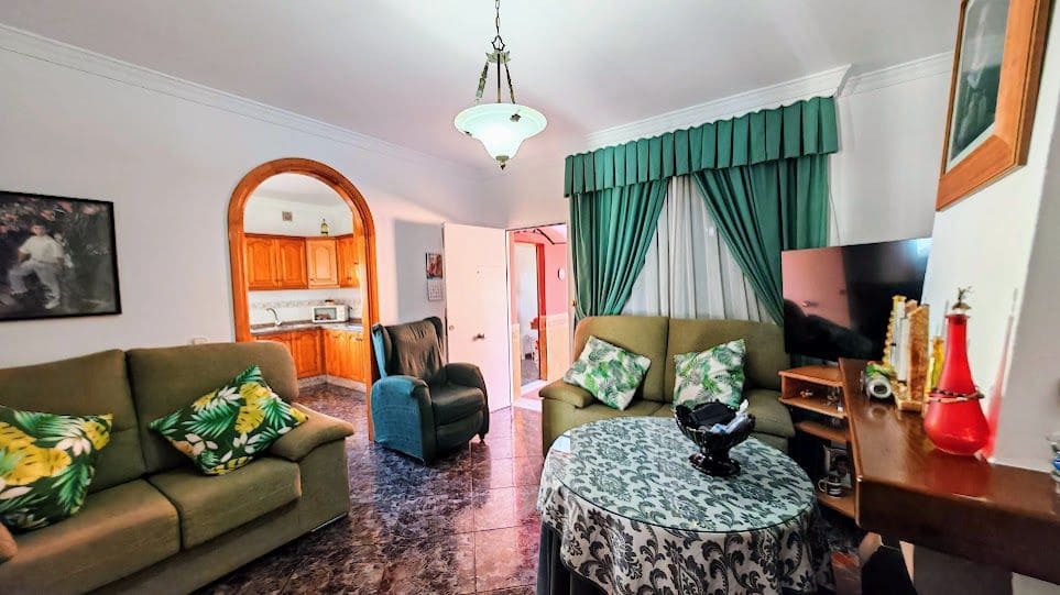 3 soverom Villa til salgs i Caleta de Velez med garasje - € 429 000 (Ref: 8565799)