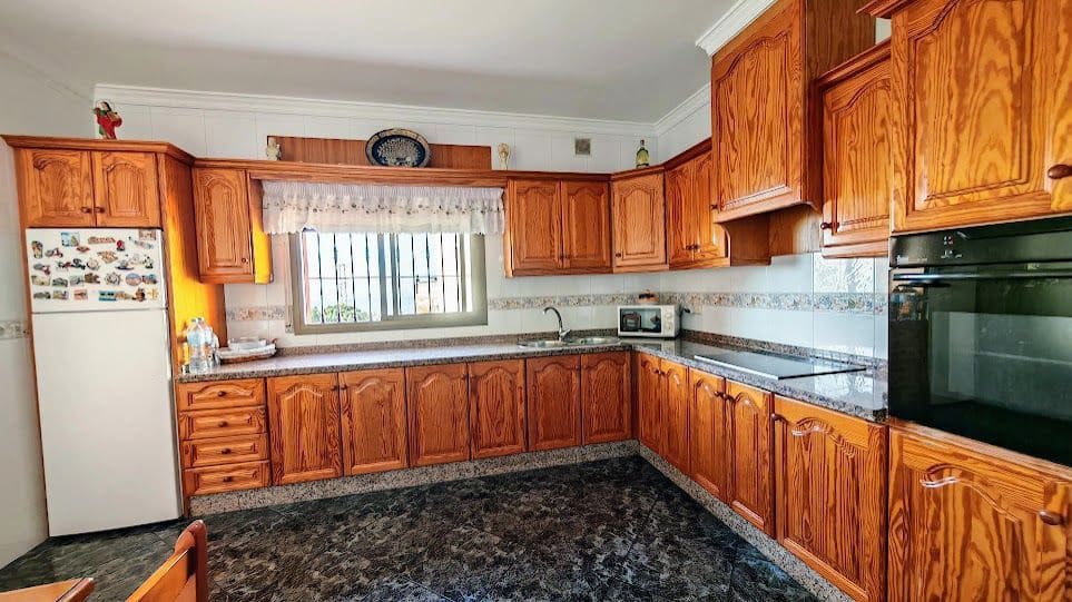 3 soverom Villa til salgs i Caleta de Velez med garasje - € 429 000 (Ref: 8565799)