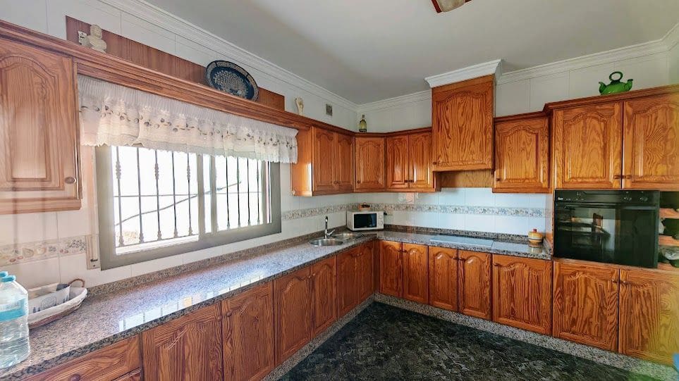 3 soverom Villa til salgs i Caleta de Velez med garasje - € 429 000 (Ref: 8565799)