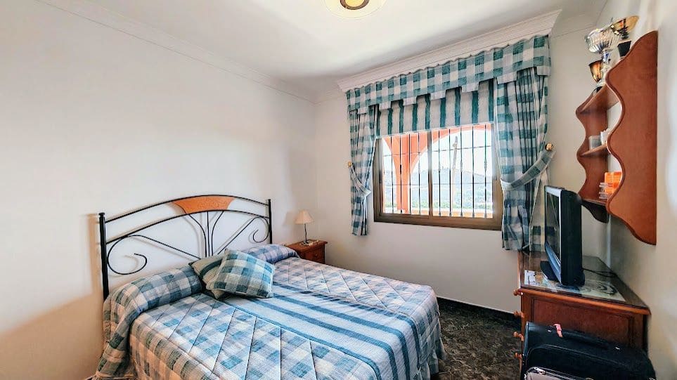 3 soverom Villa til salgs i Caleta de Velez med garasje - € 429 000 (Ref: 8565799)