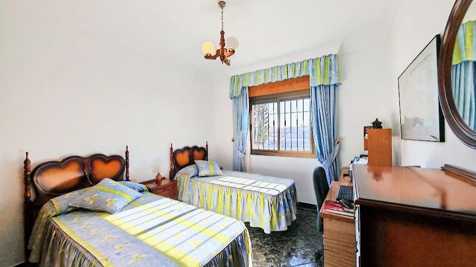 3 soverom Villa til salgs i Caleta de Velez med garasje - € 429 000 (Ref: 8565799)