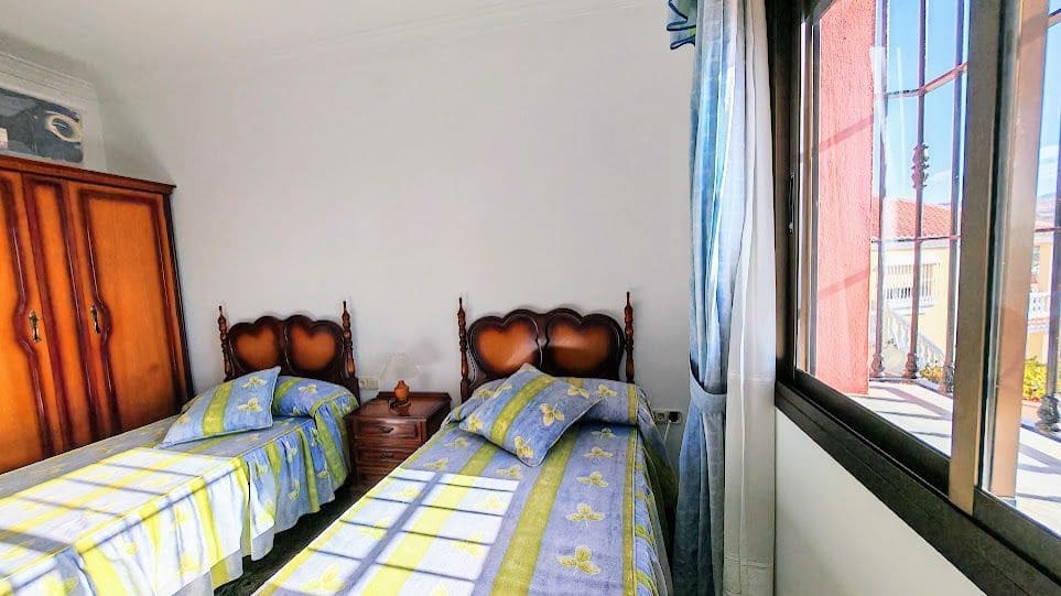 3 soverom Villa til salgs i Caleta de Velez med garasje - € 429 000 (Ref: 8565799)