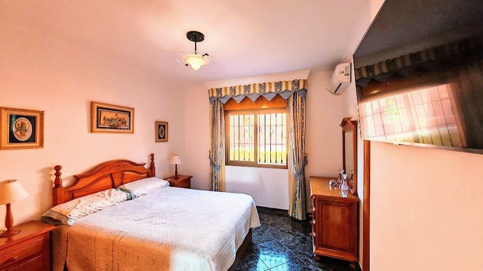 3 soverom Villa til salgs i Caleta de Velez med garasje - € 429 000 (Ref: 8565799)