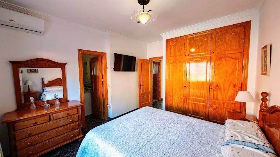 3 soverom Villa til salgs i Caleta de Velez med garasje - € 429 000 (Ref: 8565799)