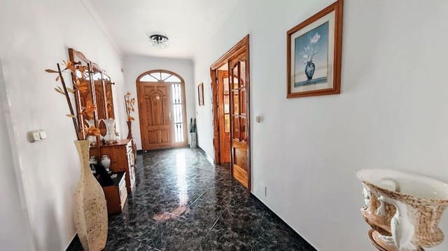 3 makuuhuone Huvila myytävänä paikassa Caleta de Vélez, Vélez-Málaga mukana 
autotalli - 429 000 € (Ref: 8565799)