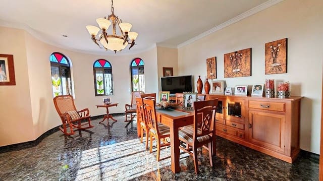 3 makuuhuone Huvila myytävänä paikassa Caleta de Vélez, Vélez-Málaga mukana 
autotalli - 429 000 € (Ref: 8565799)