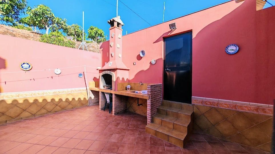 3 soverom Villa til salgs i Caleta de Velez med garasje - € 429 000 (Ref: 8565799)