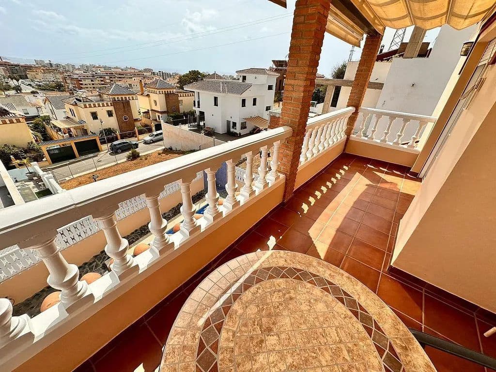 5 sypialnia Willa na sprzedaż w Torre del Mar z basenem - 699 000 € (Ref: 8573864)