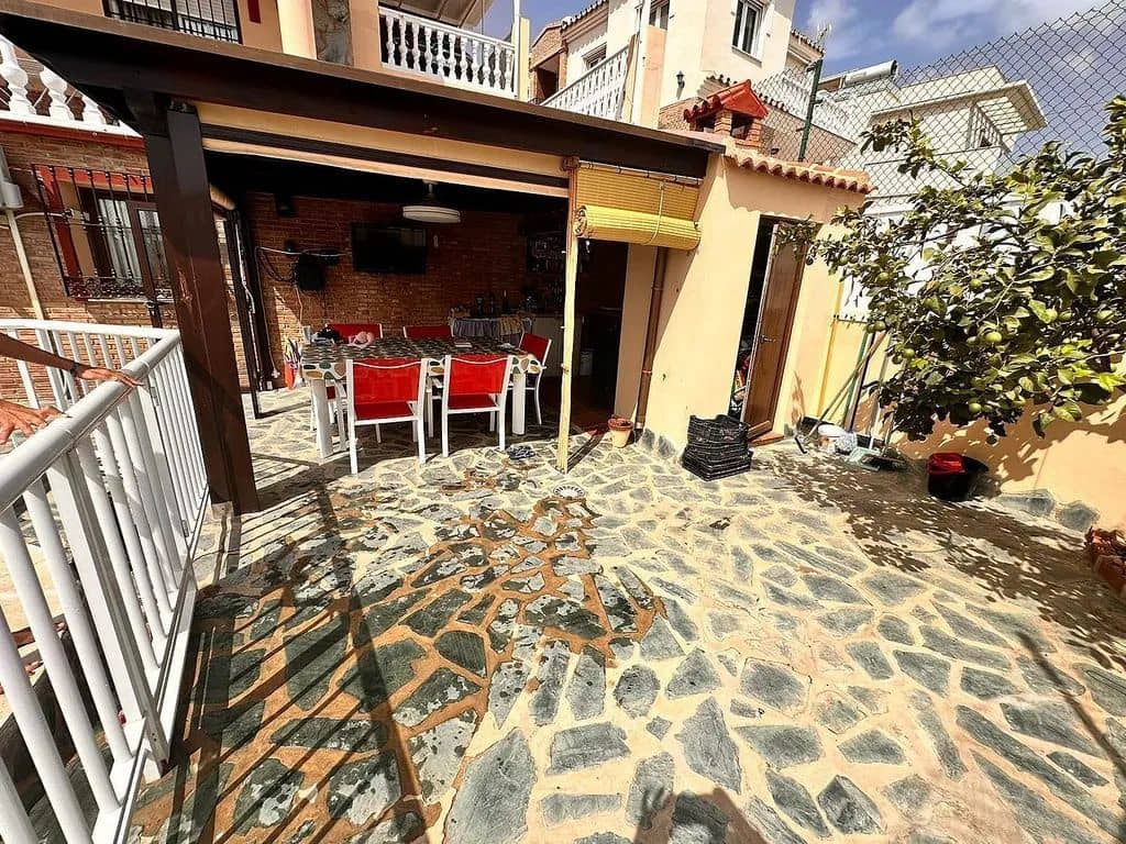 5 sypialnia Willa na sprzedaż w Torre del Mar z basenem - 699 000 € (Ref: 8573864)