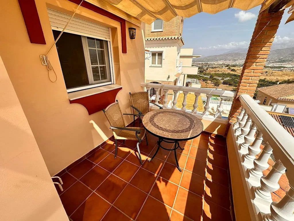 5 sypialnia Willa na sprzedaż w Torre del Mar z basenem - 699 000 € (Ref: 8573864)