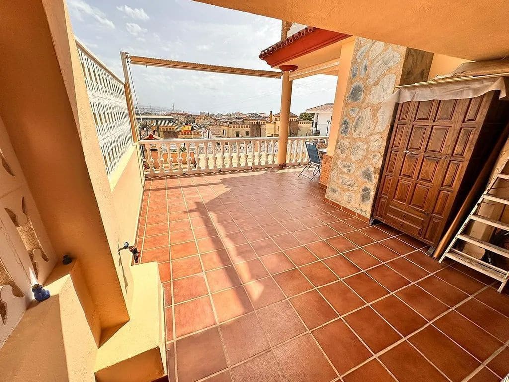 5 sypialnia Willa na sprzedaż w Torre del Mar z basenem - 699 000 € (Ref: 8573864)