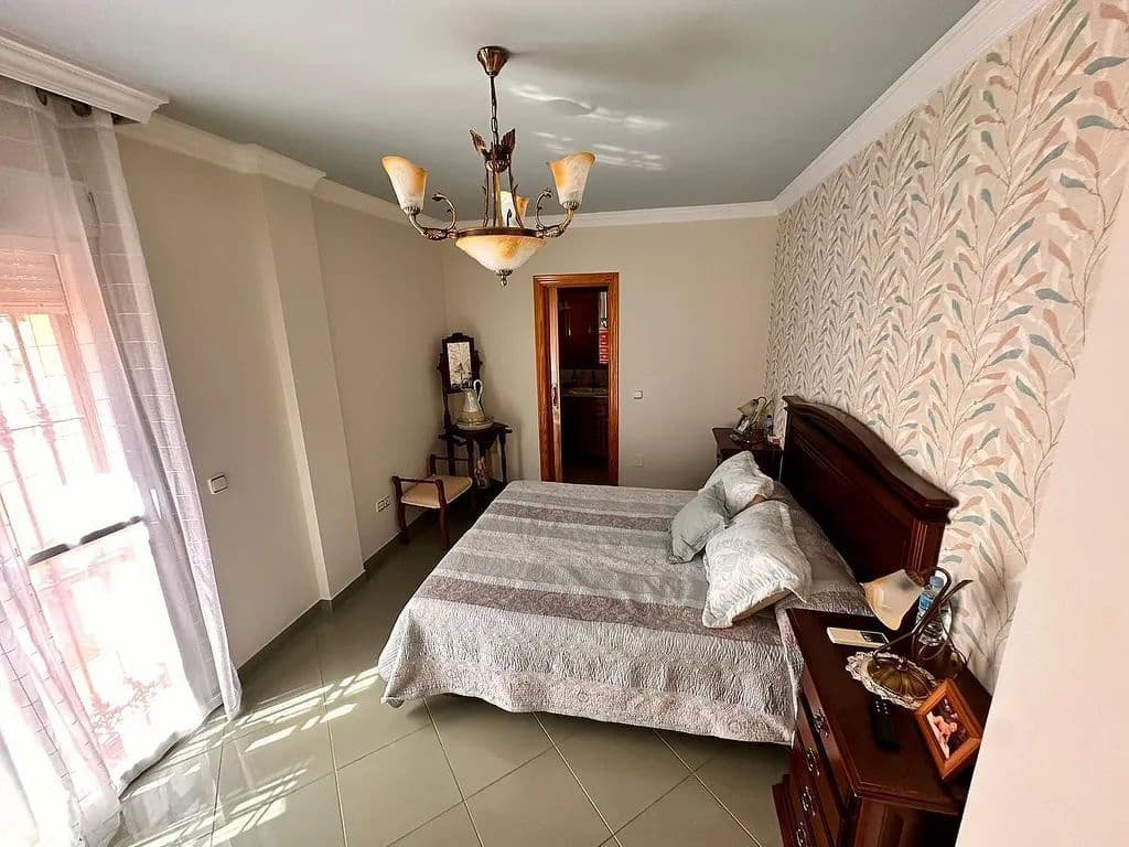 5 sypialnia Willa na sprzedaż w Torre del Mar z basenem - 699 000 € (Ref: 8573864)