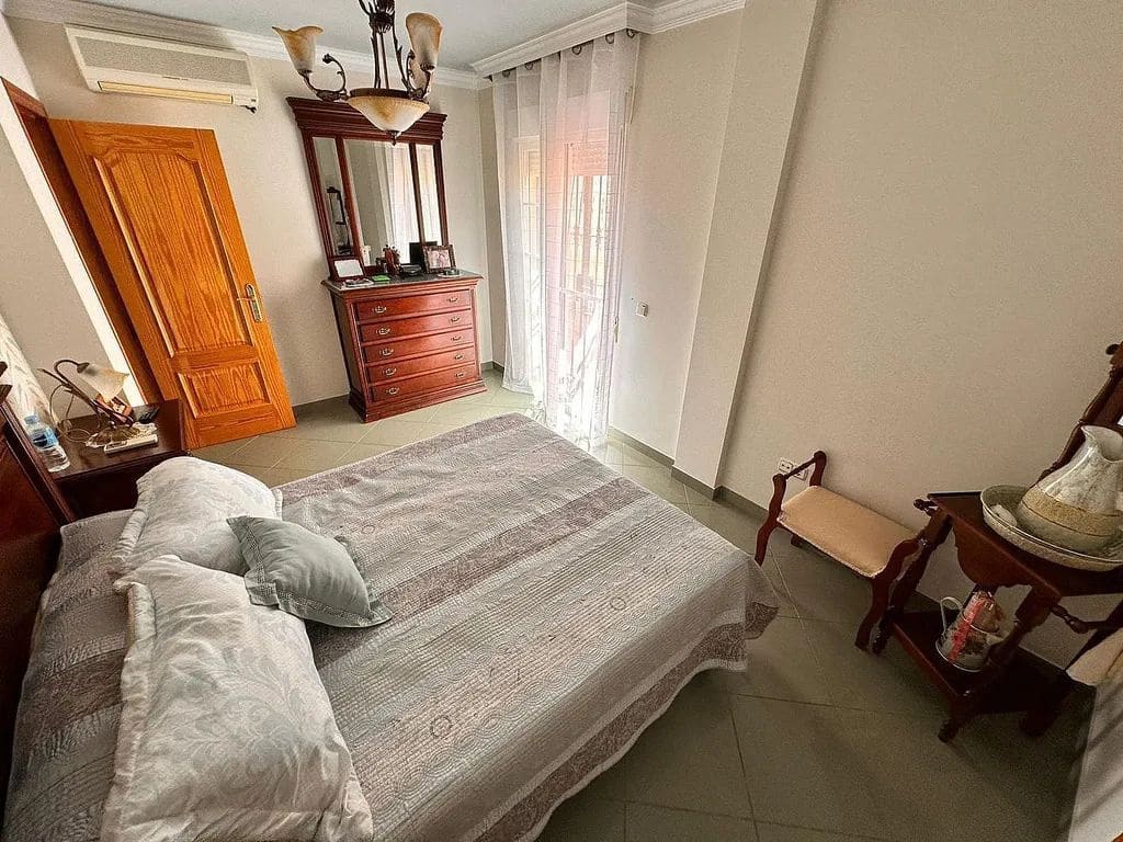 5 sypialnia Willa na sprzedaż w Torre del Mar z basenem - 699 000 € (Ref: 8573864)