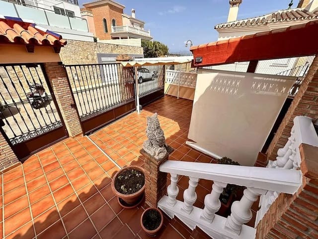 5 chambre Villa/Maison à vendre à Torre del Mar, Vélez-Málaga avec piscine - 699 000 € (Ref: 8573864)