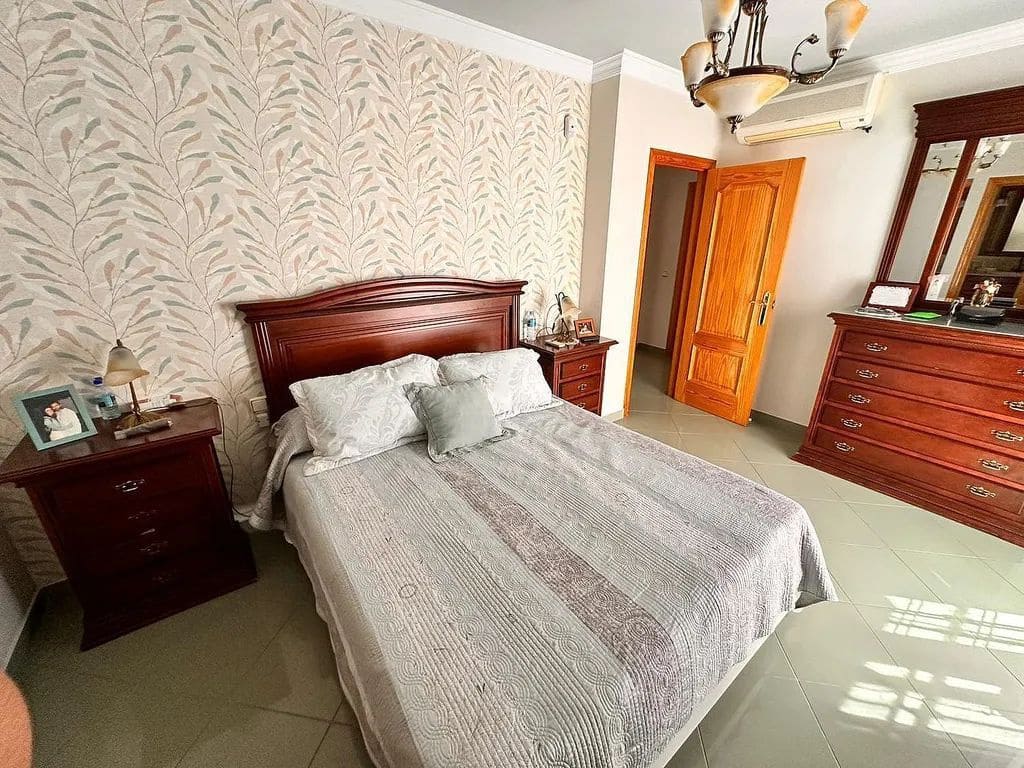 5 sypialnia Willa na sprzedaż w Torre del Mar z basenem - 699 000 € (Ref: 8573864)