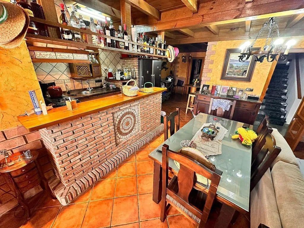 5 sypialnia Willa na sprzedaż w Torre del Mar z basenem - 699 000 € (Ref: 8573864)