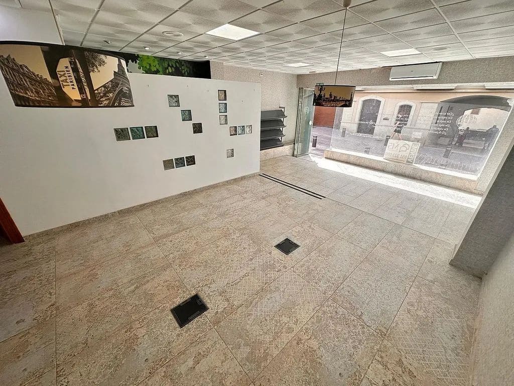 Commercieel te koop in Velez-Malaga - € 97.500 (Ref: 8573865)