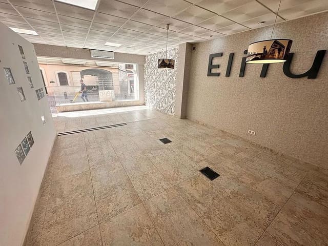 Commercieel te koop in Vélez-Málaga - € 97.500 (Ref: 8573865)