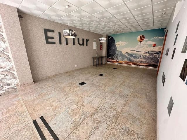 Commercieel te koop in Vélez-Málaga - € 97.500 (Ref: 8573865)