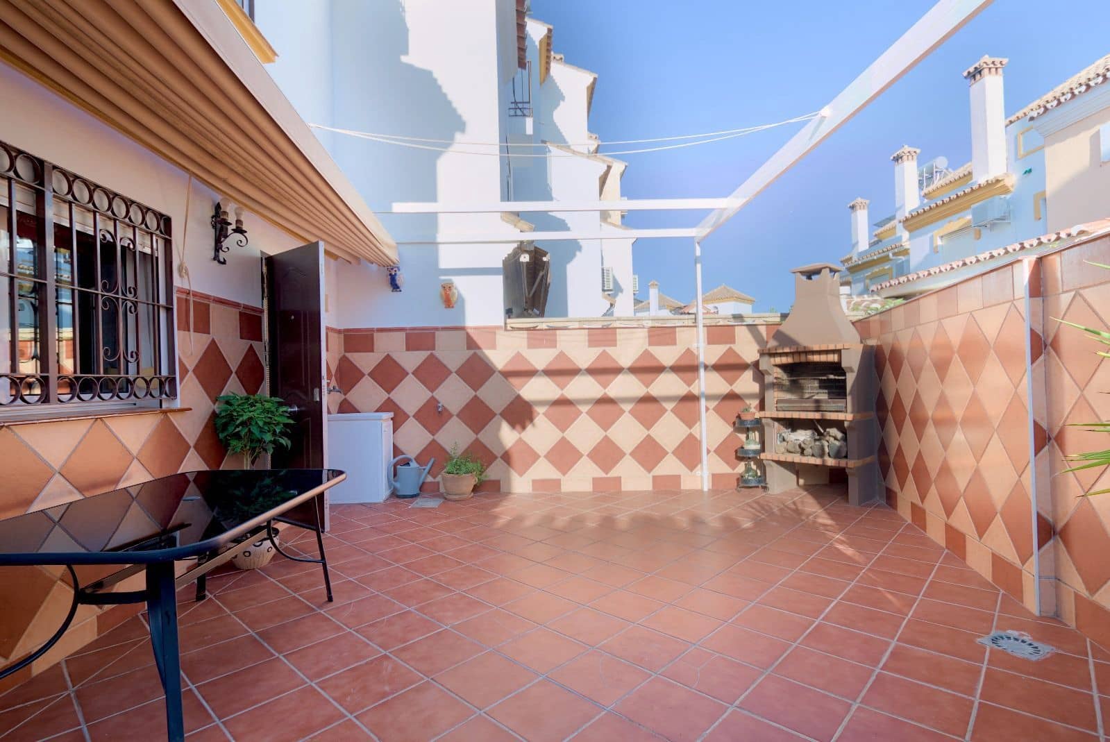 3 soverom Kjedet enebolig til salgs i Torre del Mar med svømmebasseng garasje - € 450 000 (Ref: 8717058)