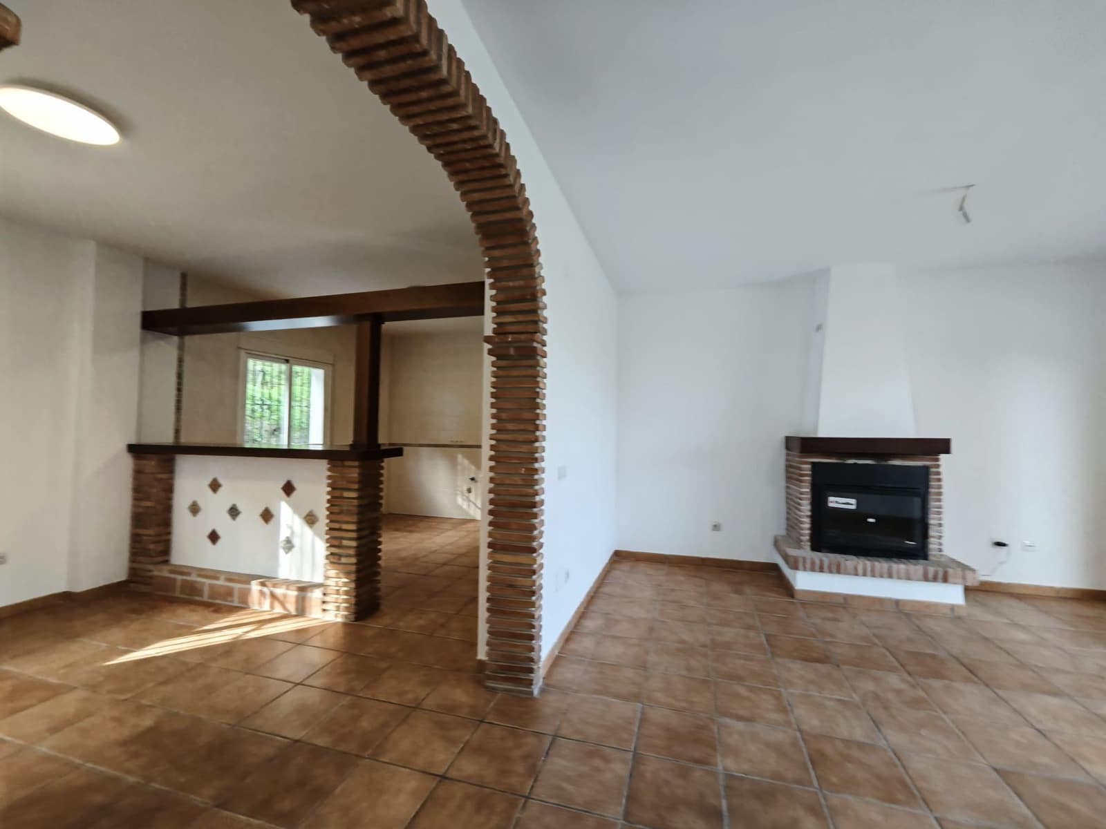 Villa for sale in Velez-Malaga with pool garage - € 315,000 (Ref: 8721810)