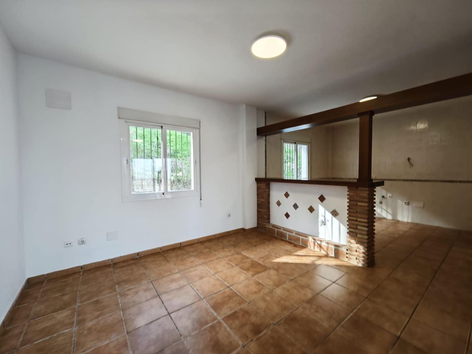 Villa for sale in Velez-Malaga with pool garage - € 315,000 (Ref: 8721810)