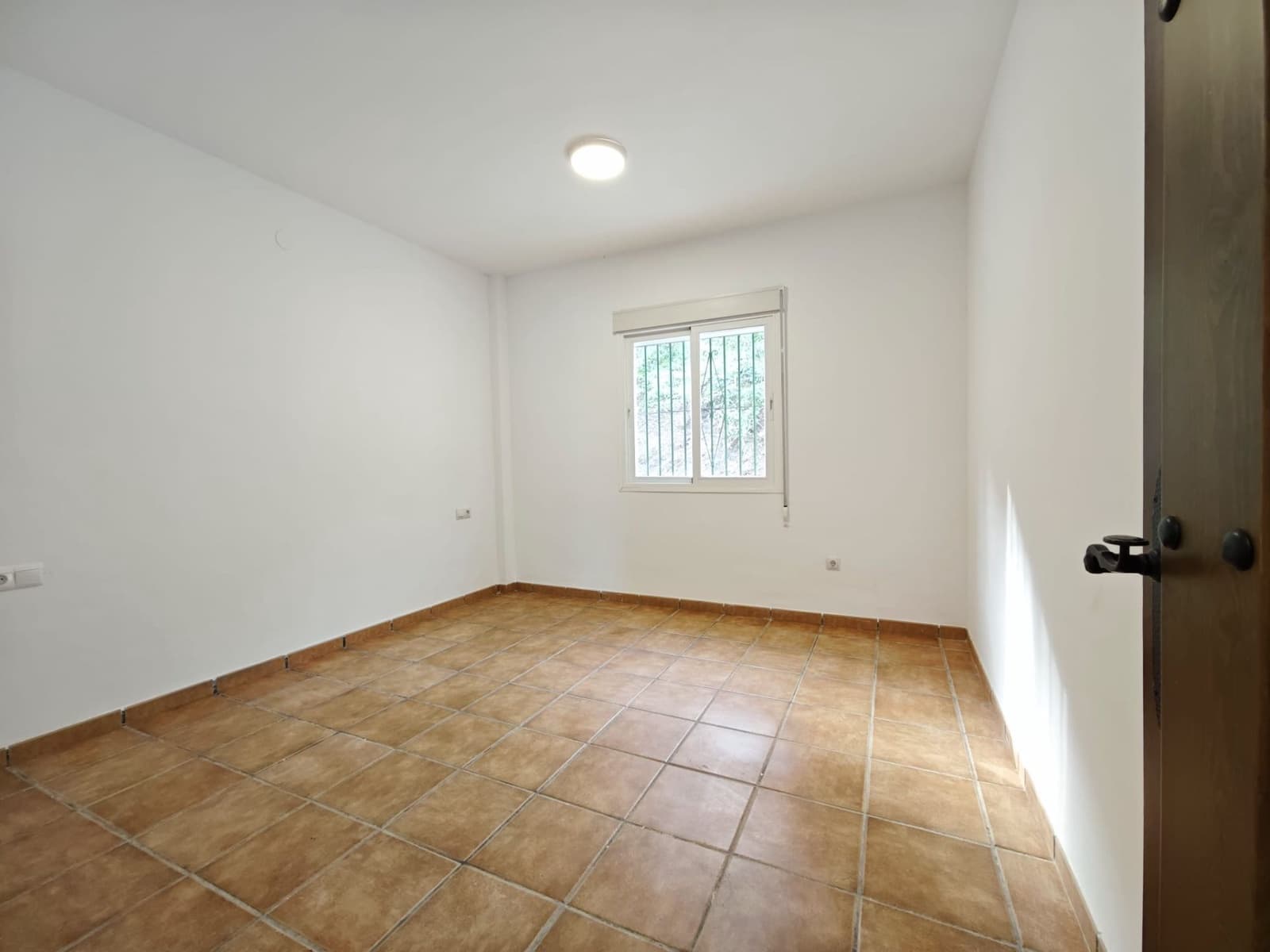 Villa for sale in Velez-Malaga with pool garage - € 315,000 (Ref: 8721810)