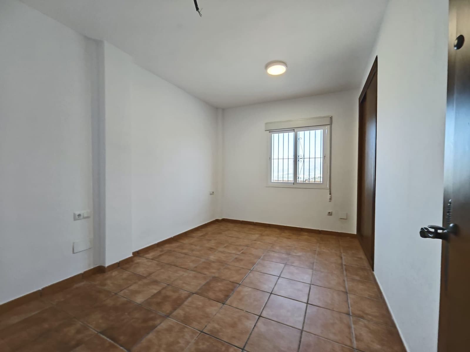 Villa for sale in Velez-Malaga with pool garage - € 315,000 (Ref: 8721810)