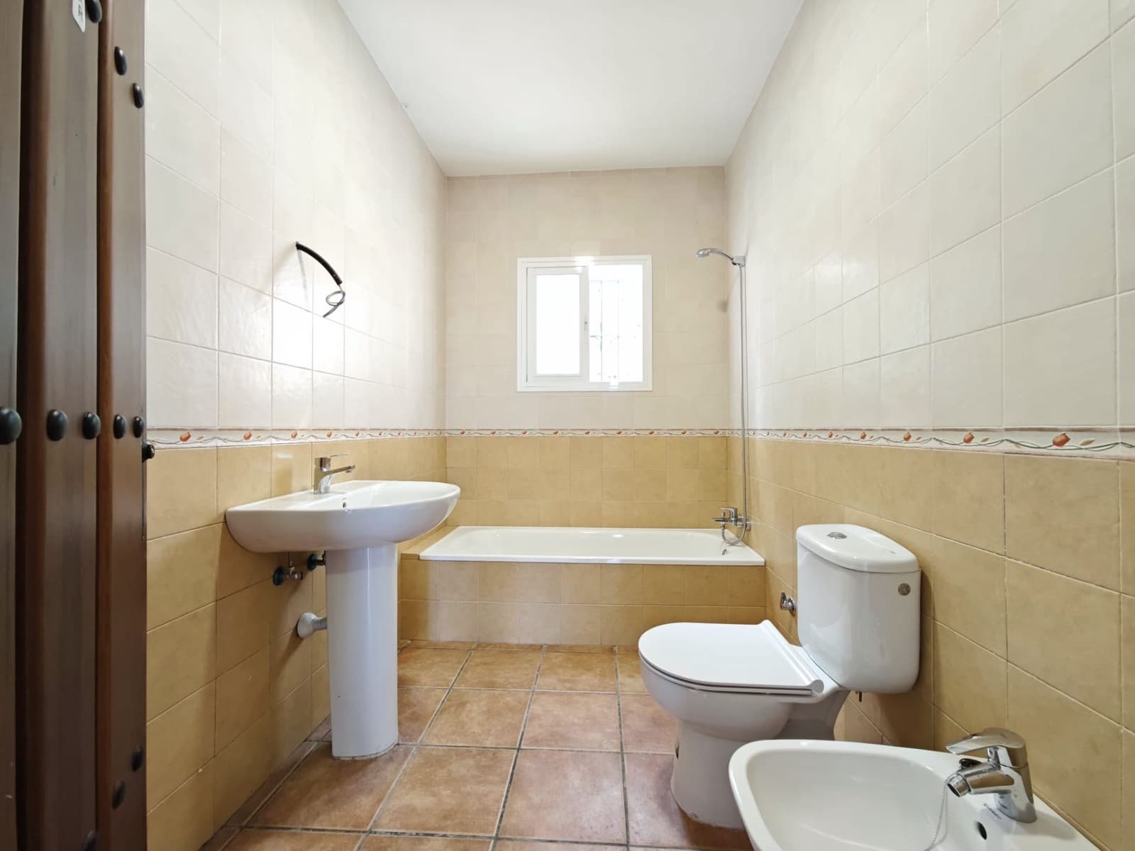 Villa for sale in Velez-Malaga with pool garage - € 315,000 (Ref: 8721810)