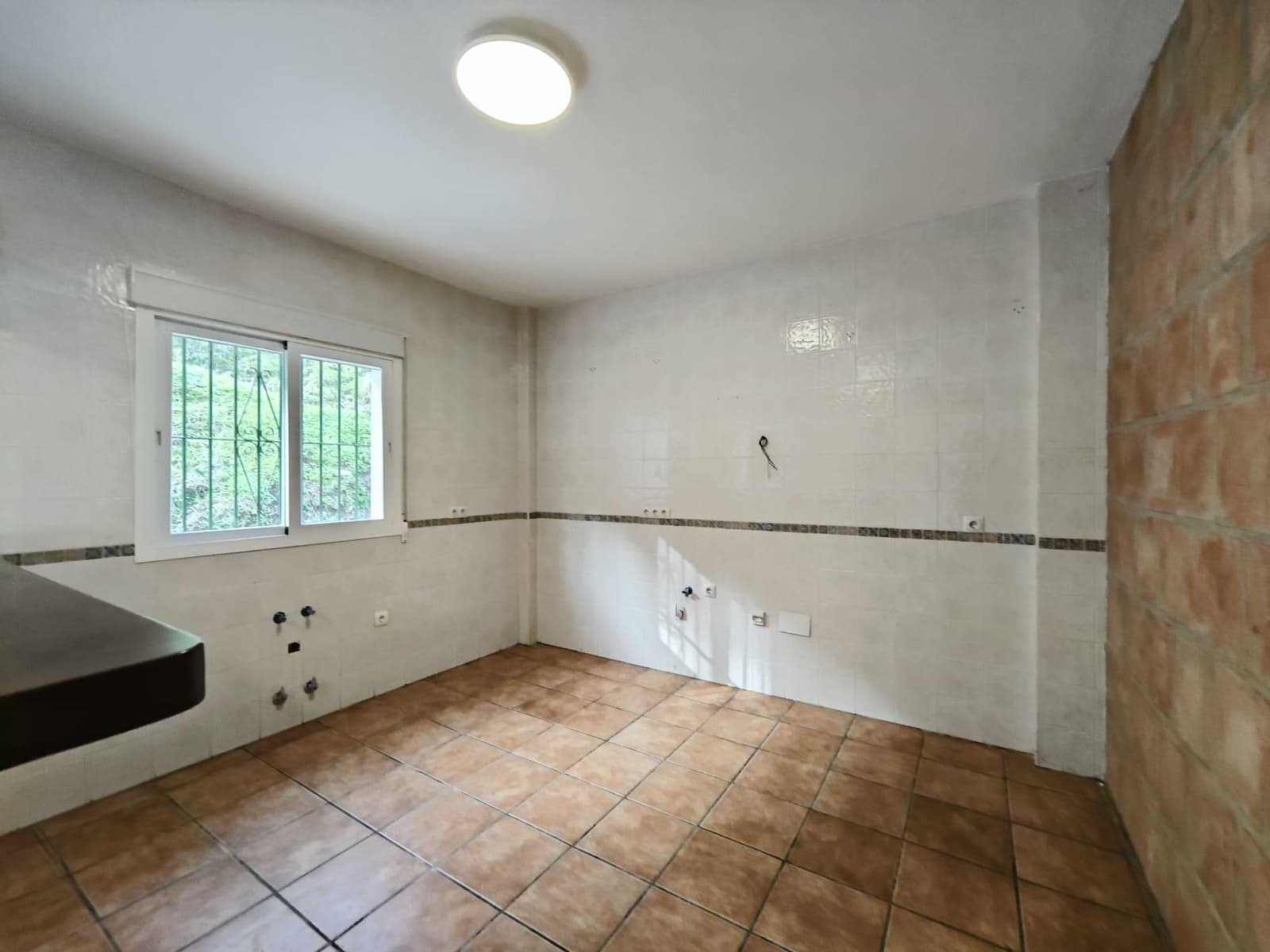 Villa for sale in Velez-Malaga with pool garage - € 315,000 (Ref: 8721810)