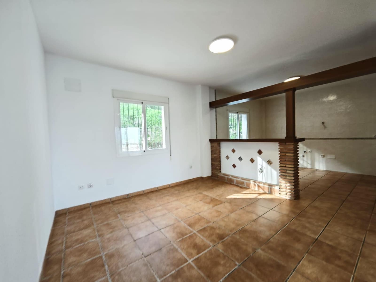 Villa for sale in Velez-Malaga with pool garage - € 315,000 (Ref: 8721810)