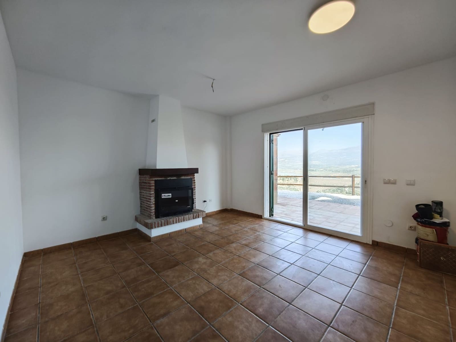 Villa for sale in Velez-Malaga with pool garage - € 315,000 (Ref: 8721810)