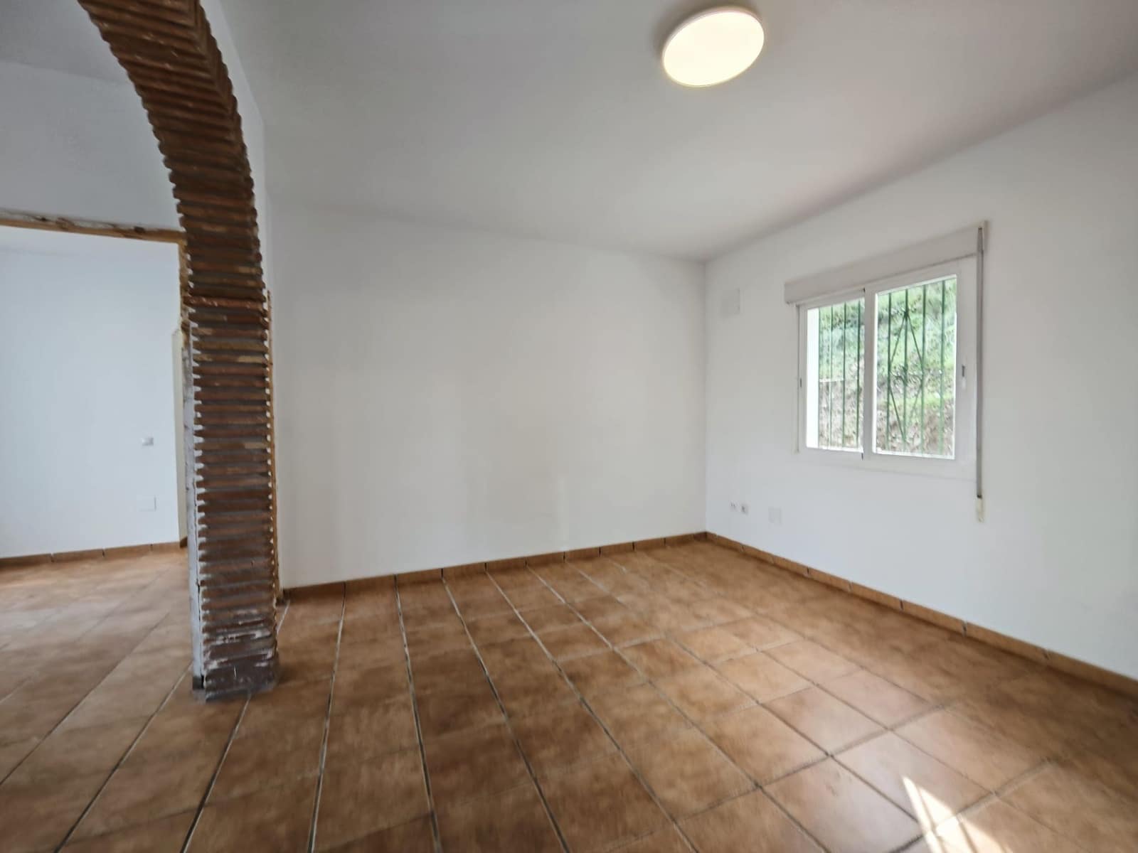 Villa for sale in Velez-Malaga with pool garage - € 315,000 (Ref: 8721810)