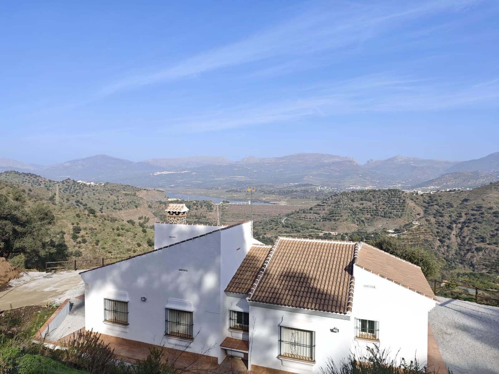 Villa for sale in Velez-Malaga with pool garage - € 315,000 (Ref: 8721810)