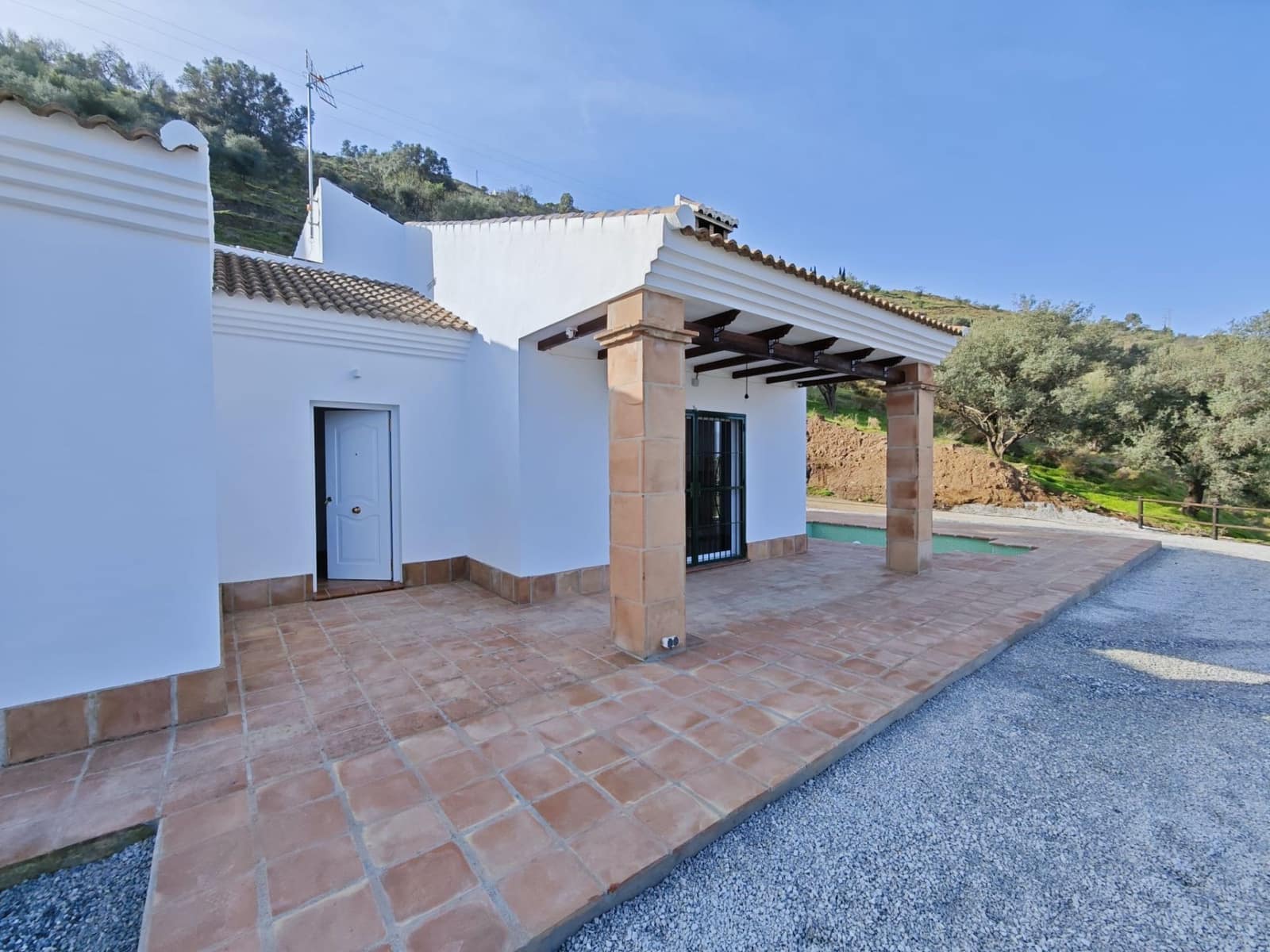 Villa for sale in Velez-Malaga with pool garage - € 315,000 (Ref: 8721810)