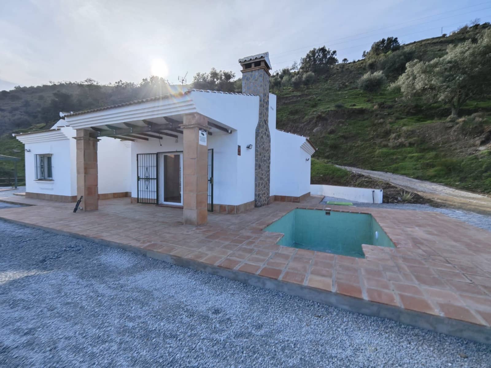 Villa for sale in Velez-Malaga with pool garage - € 315,000 (Ref: 8721810)