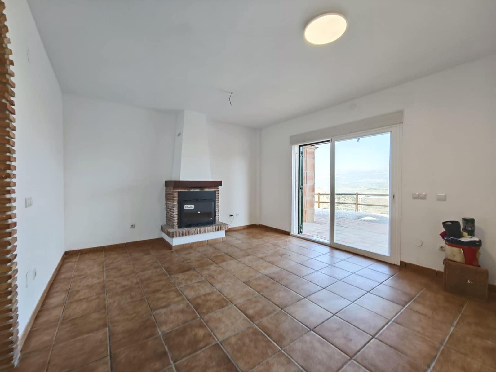 Villa for sale in Velez-Malaga with pool garage - € 315,000 (Ref: 8721810)