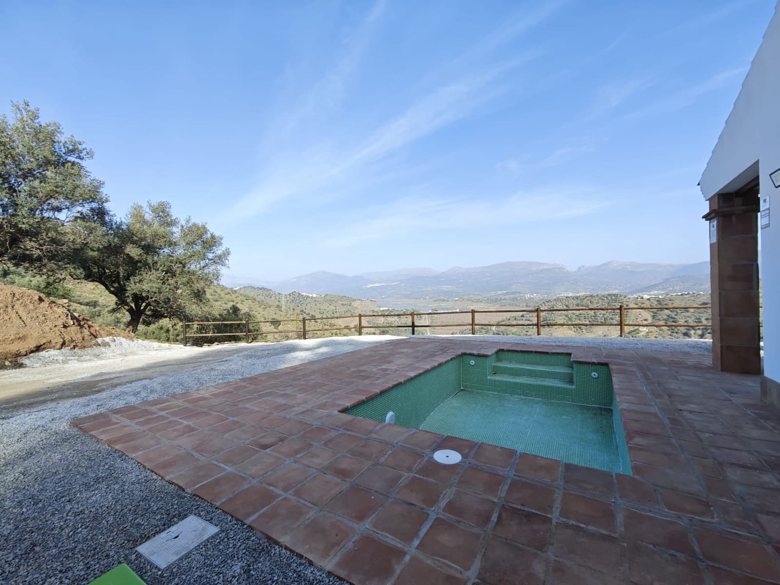 Villa for sale in Velez-Malaga with pool garage - € 315,000 (Ref: 8721810)