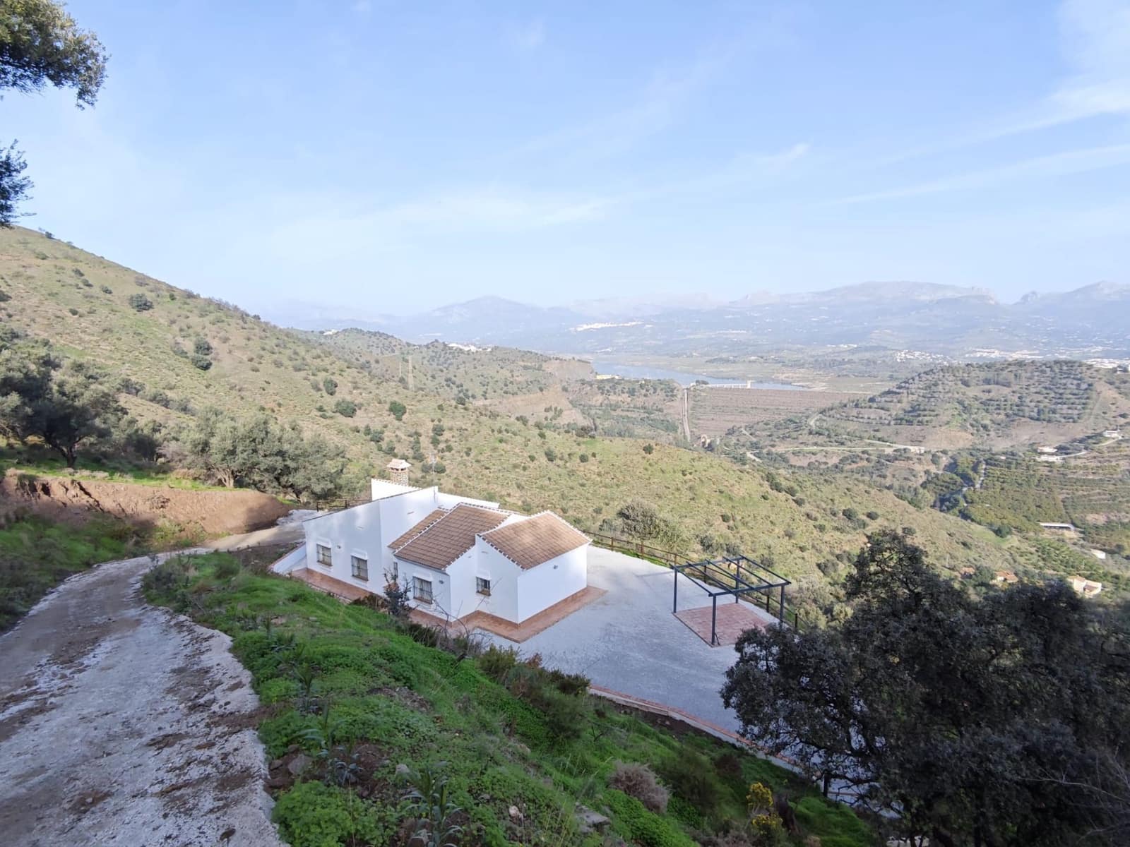 Villa for sale in Velez-Malaga with pool garage - € 315,000 (Ref: 8721810)