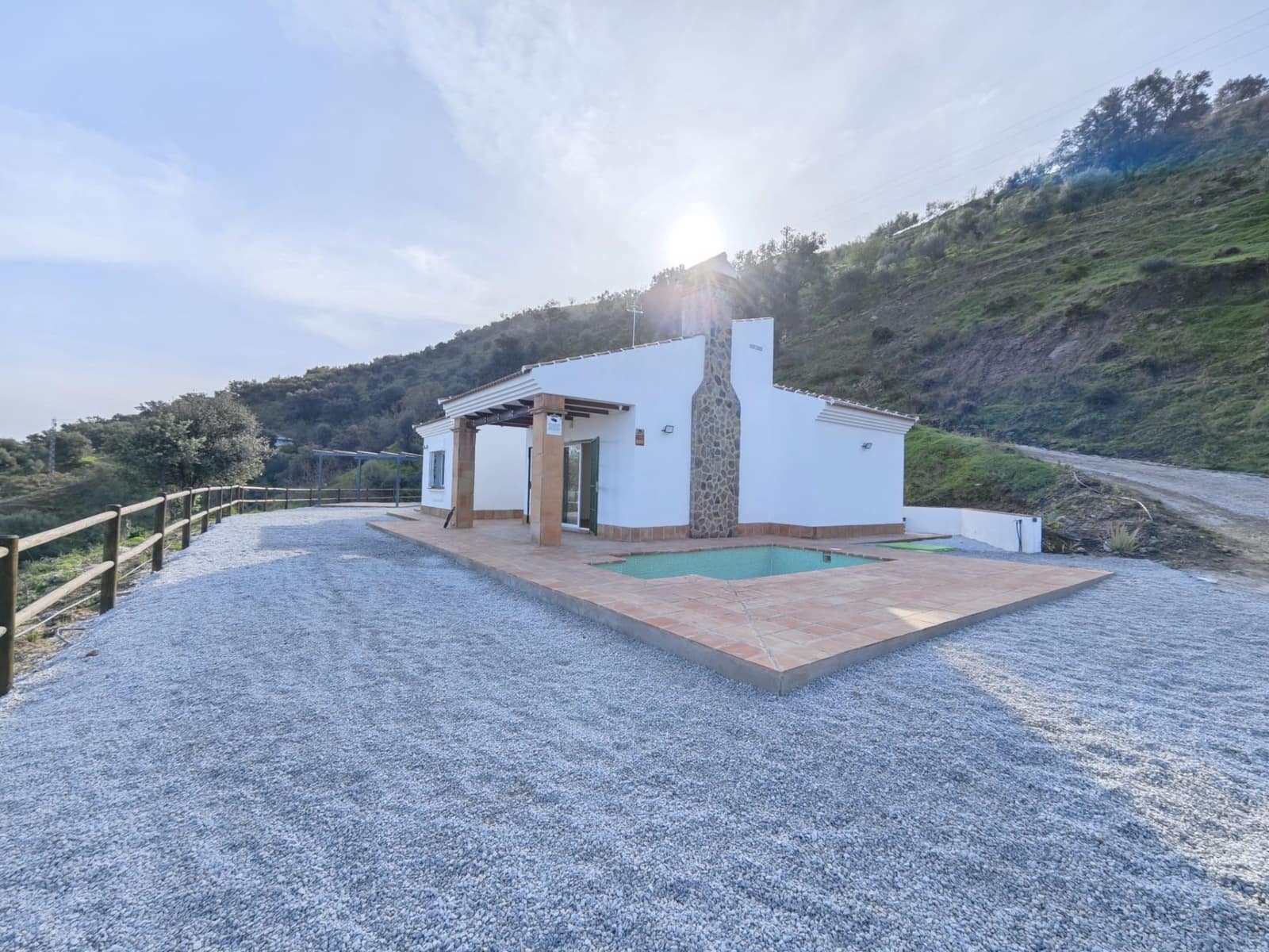 Villa for sale in Velez-Malaga with pool garage - € 315,000 (Ref: 8721810)