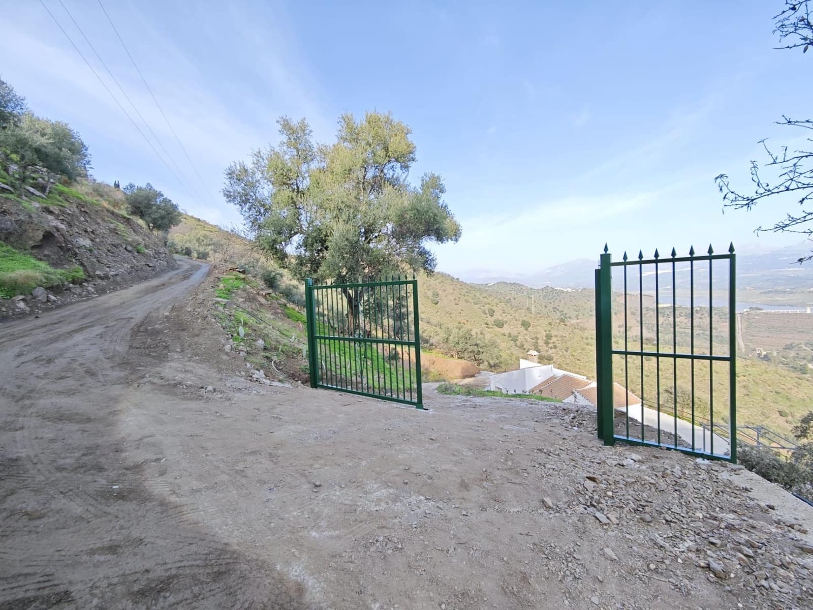 Villa for sale in Velez-Malaga with pool garage - € 315,000 (Ref: 8721810)