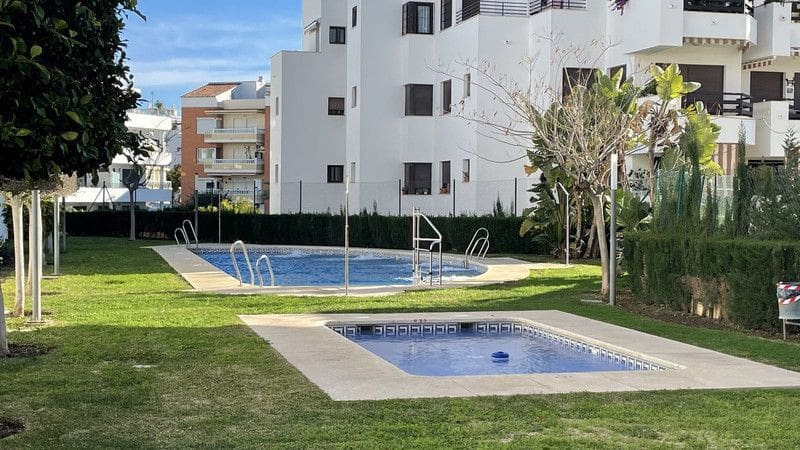 2 Zimmer Apartment zu verkaufen in Torrox-Costa mit Pool Garage - 325.000 € (Ref: 8755298)