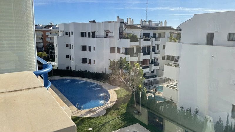 2 Zimmer Apartment zu verkaufen in Torrox-Costa mit Pool Garage - 325.000 € (Ref: 8755298)