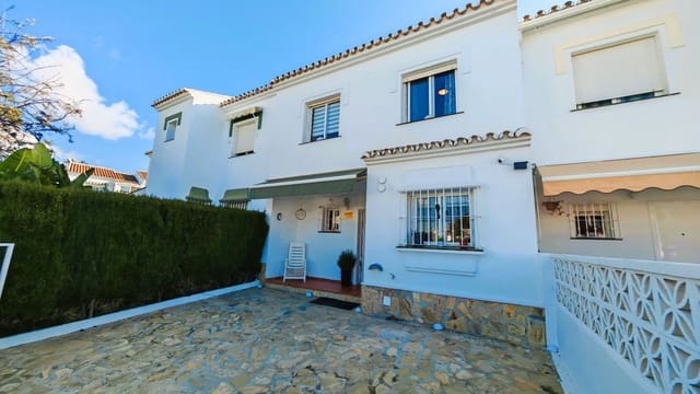 3 soveværelse Semi-Rækkehus til salg i Torrox Park, Torrox med swimmingpool garage - € 360.000 (Ref: 8755299)