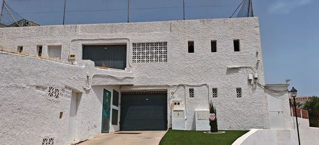 Garage for rent in Torrox-Costa, Torrox - € 250 (Ref: 8755301)