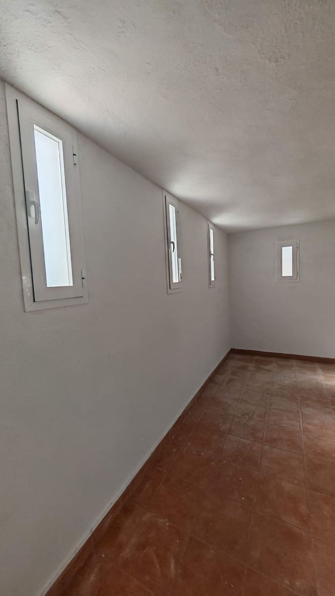 Garage for rent in Torrox-Costa - € 250 (Ref: 8755301)